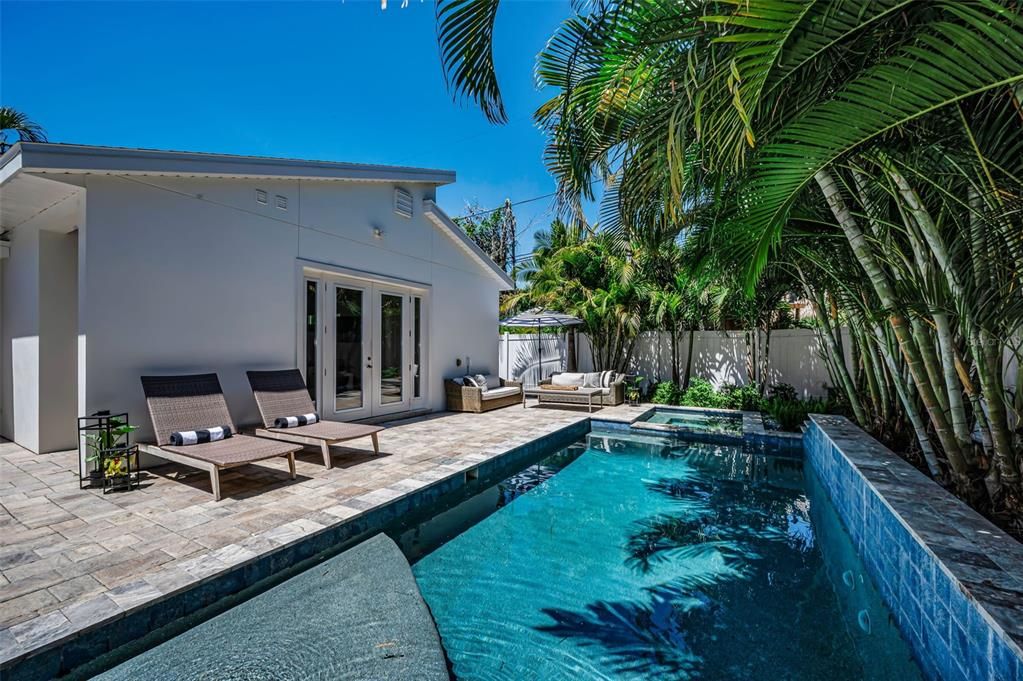 Activo con contrato: $2,190,000 (4 camas, 3 baños, 3992 Pies cuadrados)