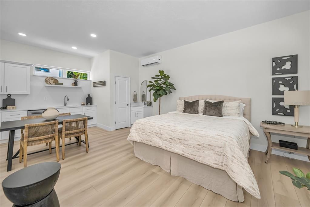 Activo con contrato: $2,190,000 (4 camas, 3 baños, 3992 Pies cuadrados)