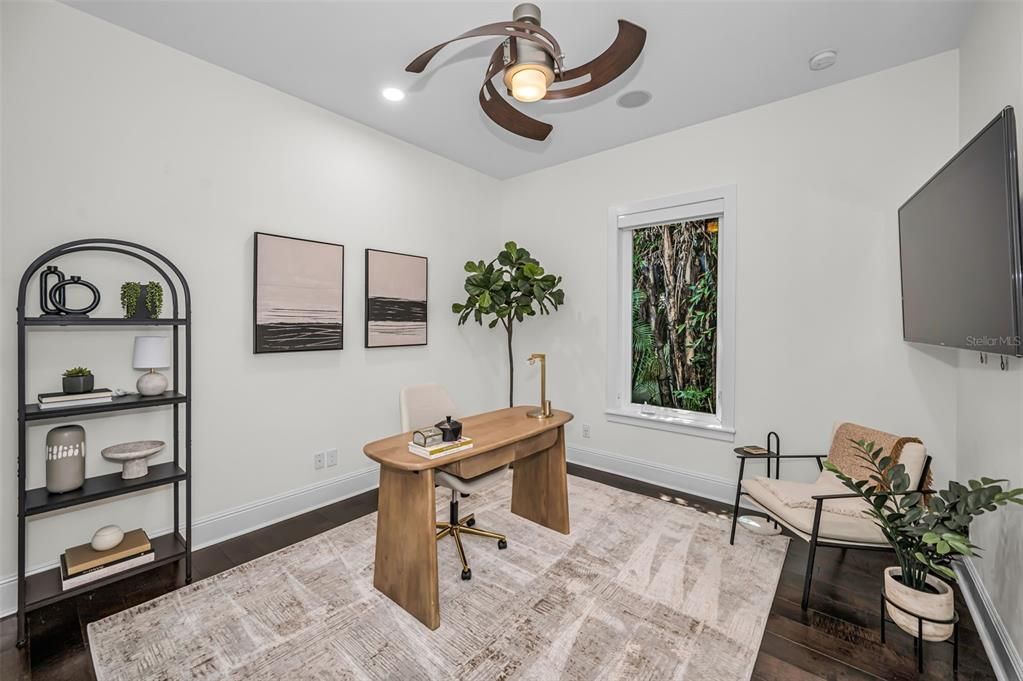 Activo con contrato: $2,190,000 (4 camas, 3 baños, 3992 Pies cuadrados)
