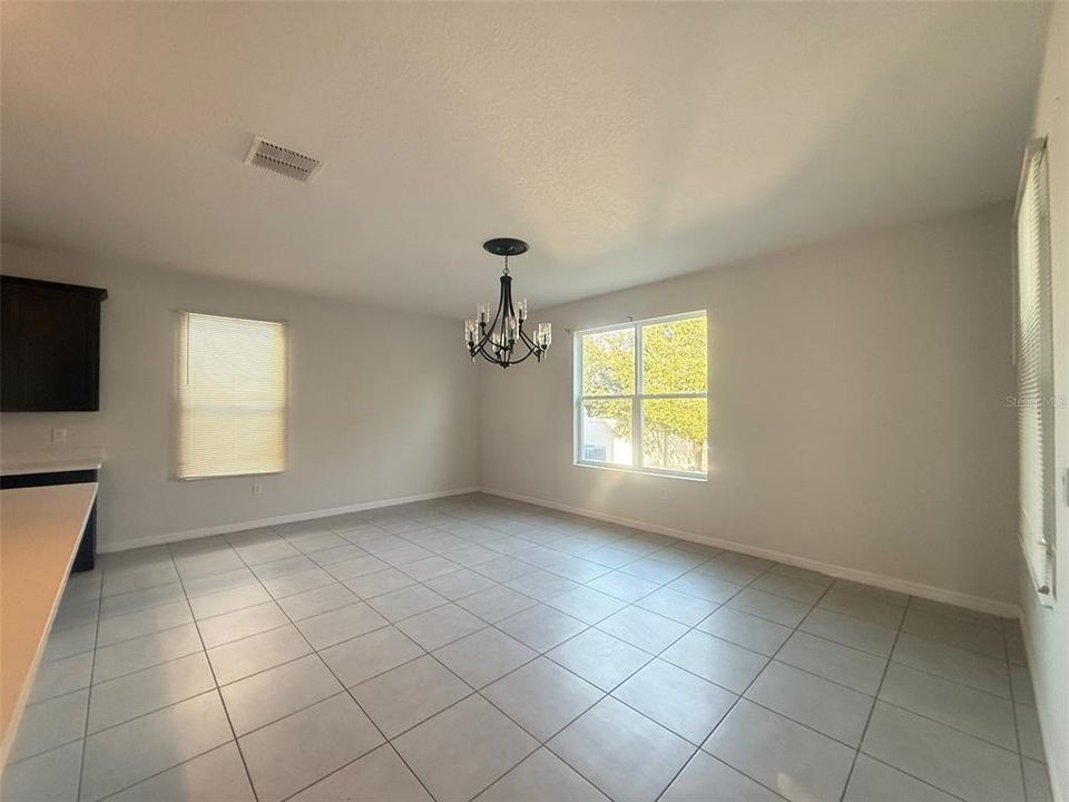 For Rent: $2,600 (5 beds, 3 baths, 2810 Square Feet)