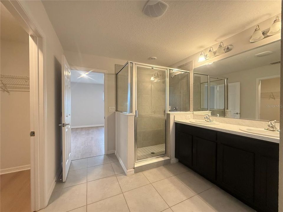 For Rent: $2,600 (5 beds, 3 baths, 2810 Square Feet)