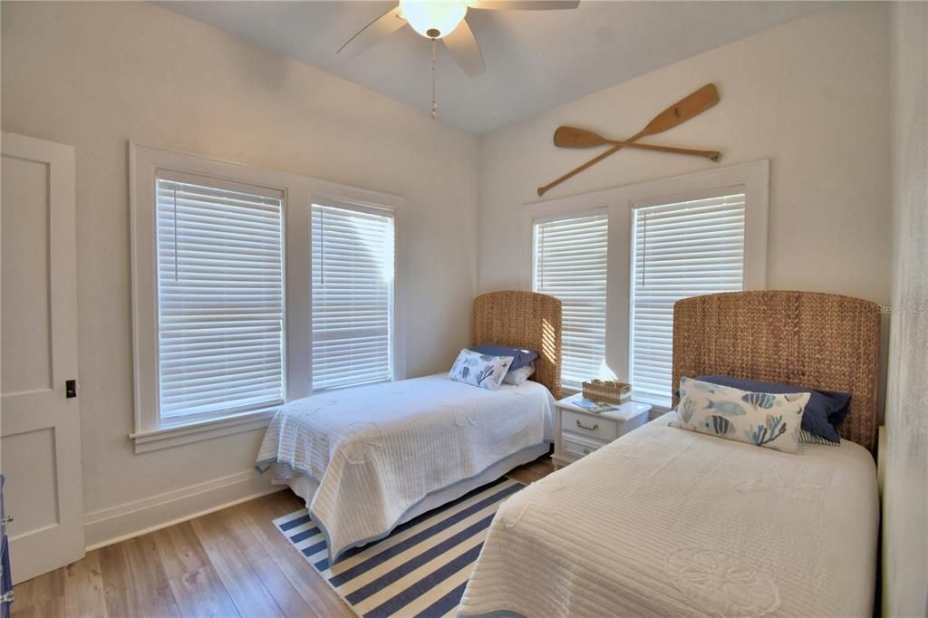 For Sale: $595,000 (3 beds, 2 baths, 1740 Square Feet)