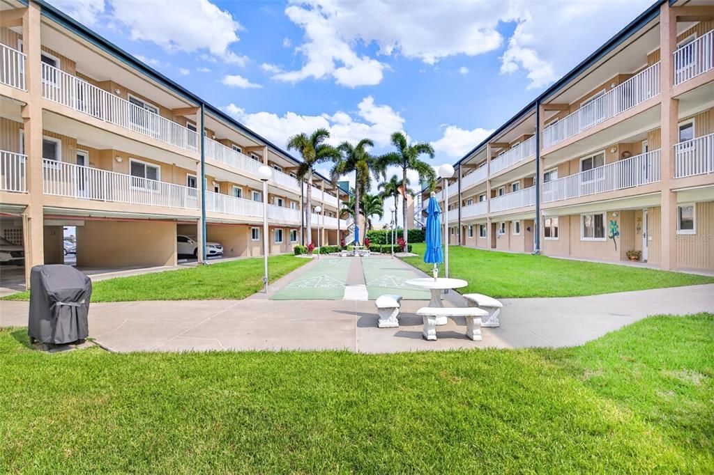 Недавно продано: $149,900 (2 спален, 2 ванн, 1077 Квадратных фут)