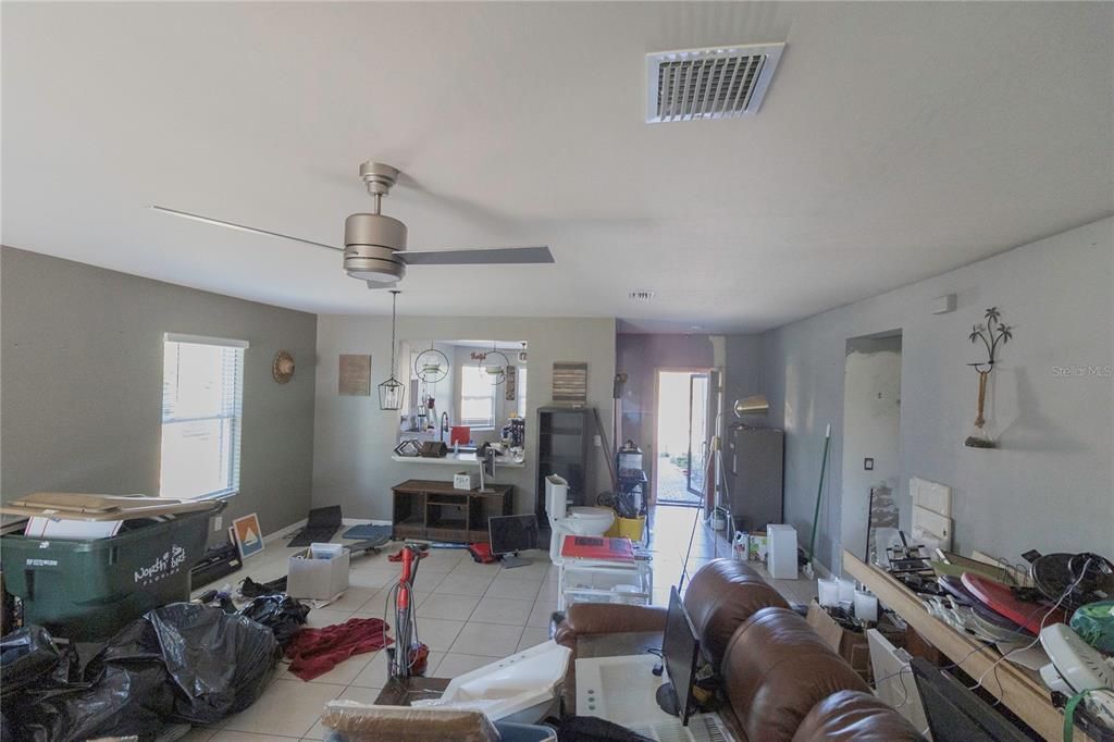 Active With Contract: $245,000 (3 beds, 2 baths, 1729 Square Feet)