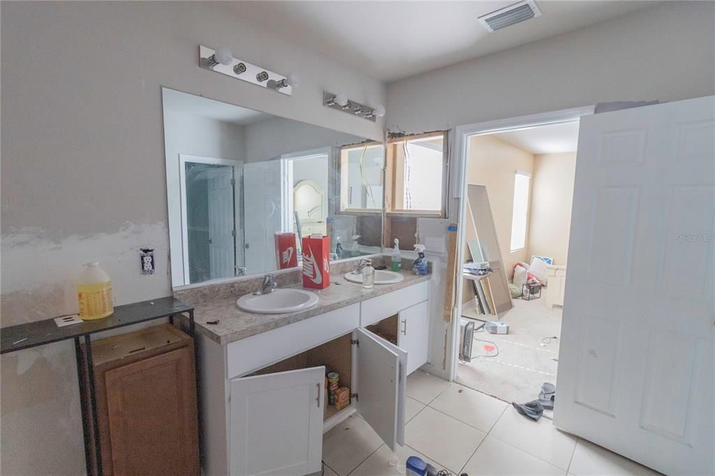 Active With Contract: $245,000 (3 beds, 2 baths, 1729 Square Feet)
