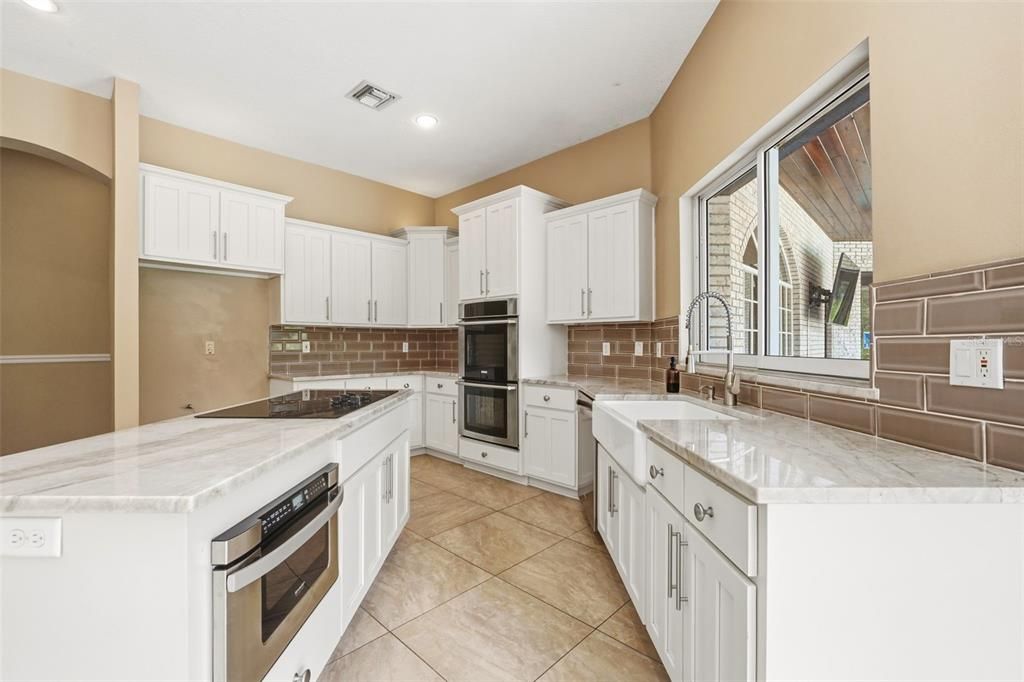 En Venta: $1,100,000 (4 camas, 3 baños, 3189 Pies cuadrados)