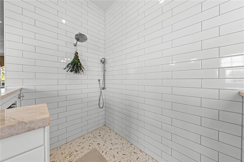 En Venta: $1,100,000 (4 camas, 3 baños, 3189 Pies cuadrados)