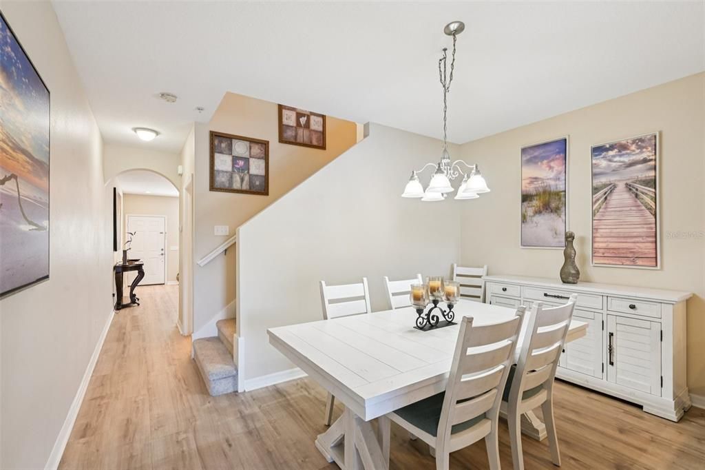 For Sale: $230,000 (2 beds, 2 baths, 1429 Square Feet)