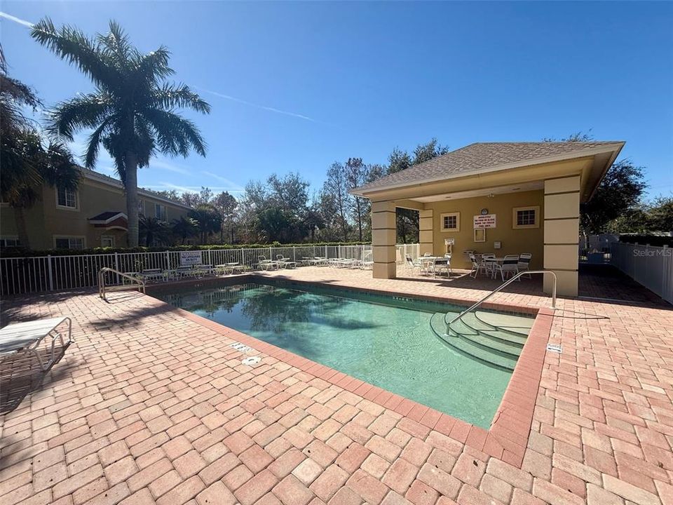 For Sale: $230,000 (2 beds, 2 baths, 1429 Square Feet)