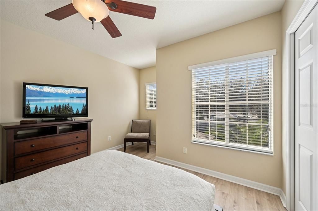 For Sale: $230,000 (2 beds, 2 baths, 1429 Square Feet)