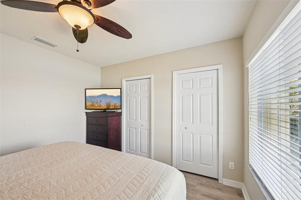 For Sale: $230,000 (2 beds, 2 baths, 1429 Square Feet)