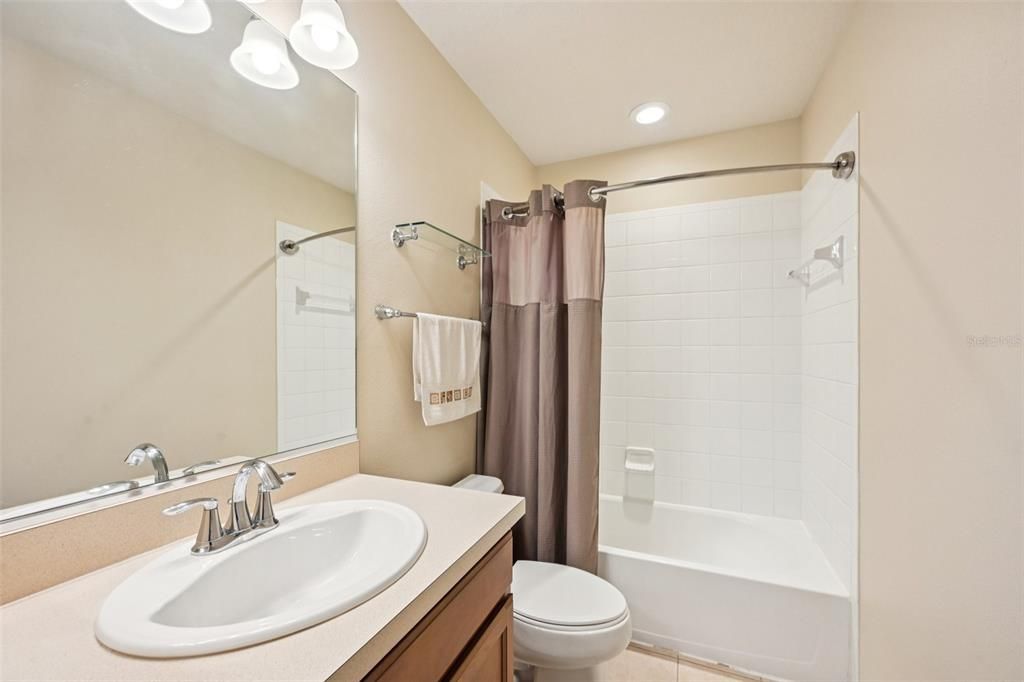For Sale: $230,000 (2 beds, 2 baths, 1429 Square Feet)