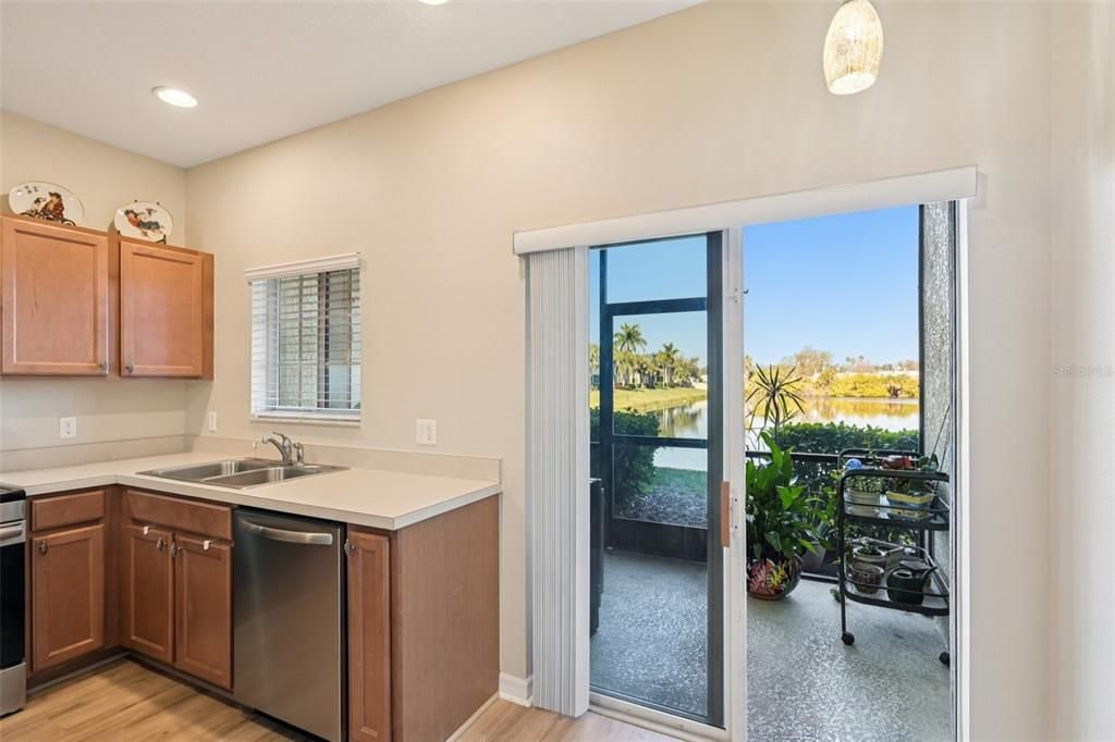 For Sale: $230,000 (2 beds, 2 baths, 1429 Square Feet)