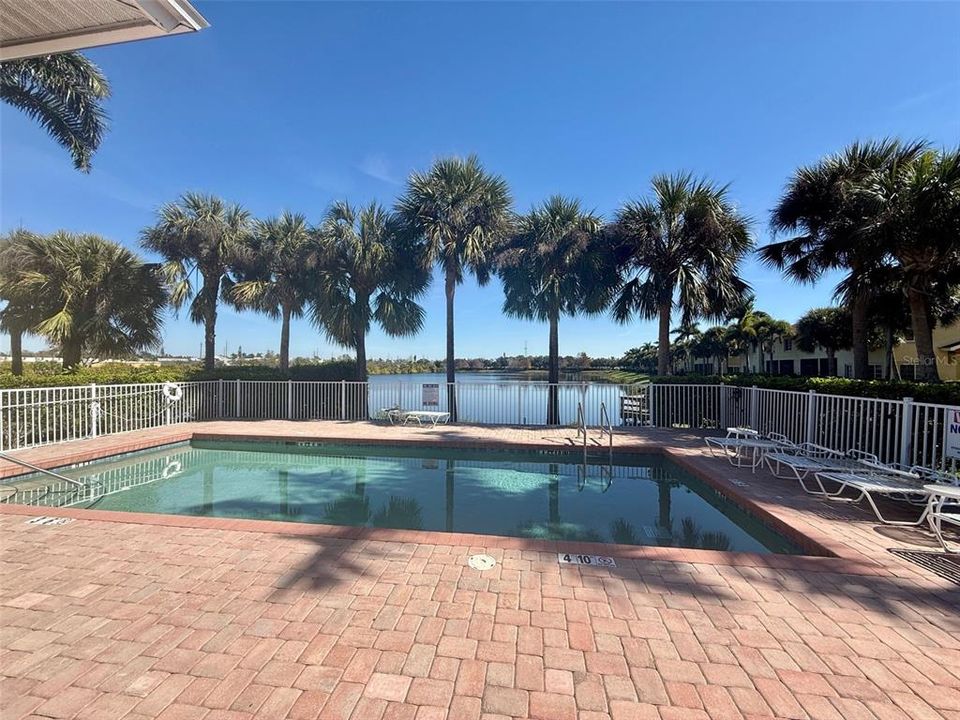 For Sale: $230,000 (2 beds, 2 baths, 1429 Square Feet)