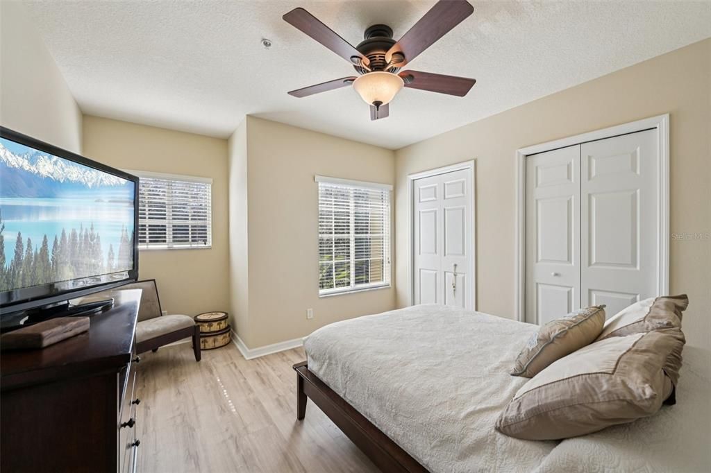 For Sale: $230,000 (2 beds, 2 baths, 1429 Square Feet)