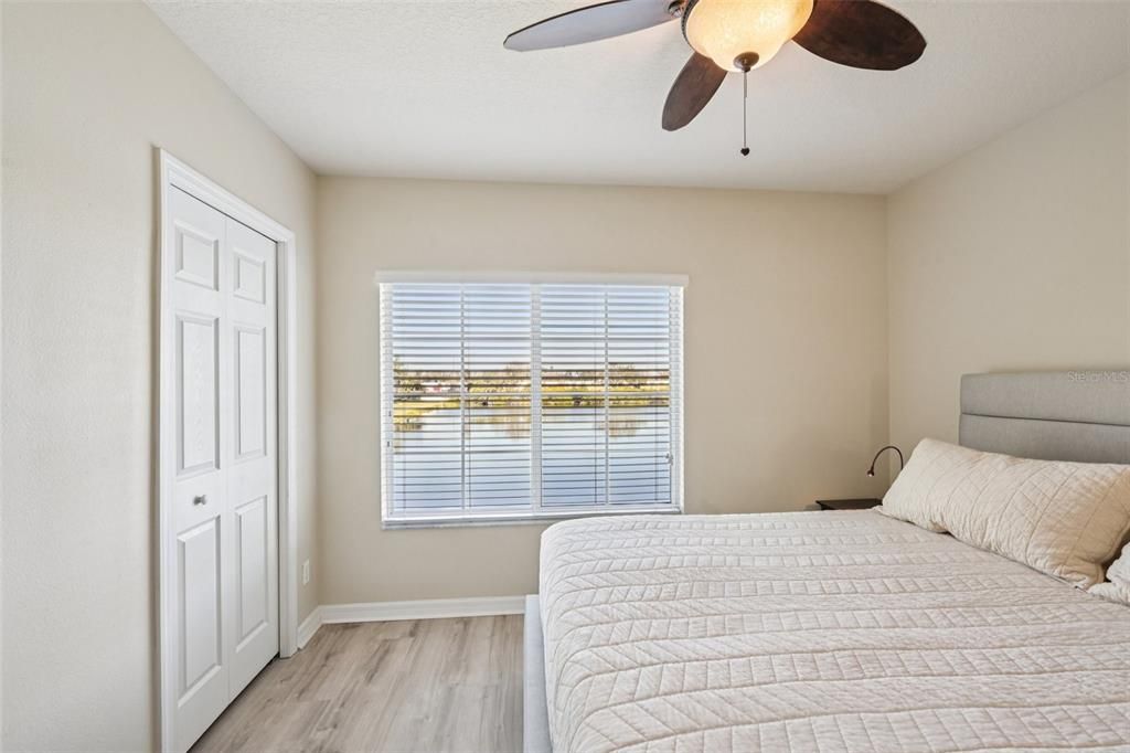 For Sale: $230,000 (2 beds, 2 baths, 1429 Square Feet)