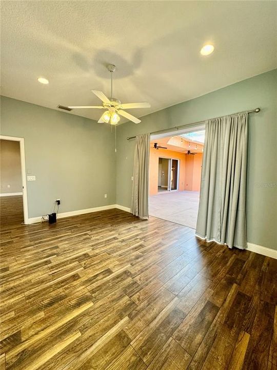 For Sale: $475,000 (4 beds, 3 baths, 1694 Square Feet)