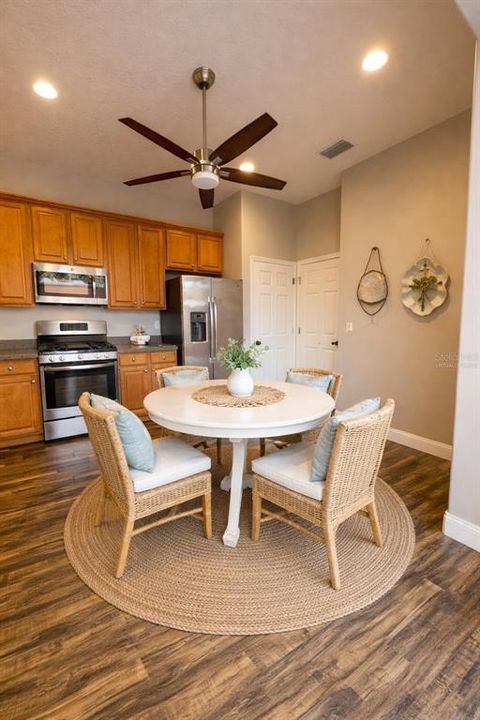 For Sale: $475,000 (4 beds, 3 baths, 1694 Square Feet)