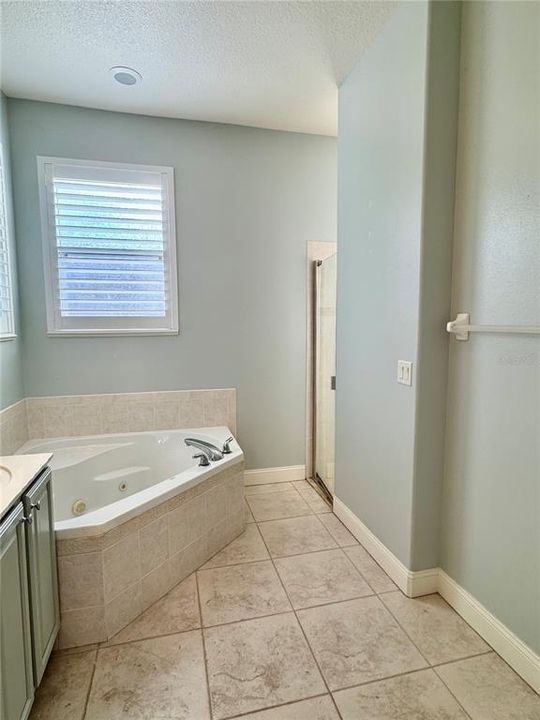 For Sale: $475,000 (4 beds, 3 baths, 1694 Square Feet)