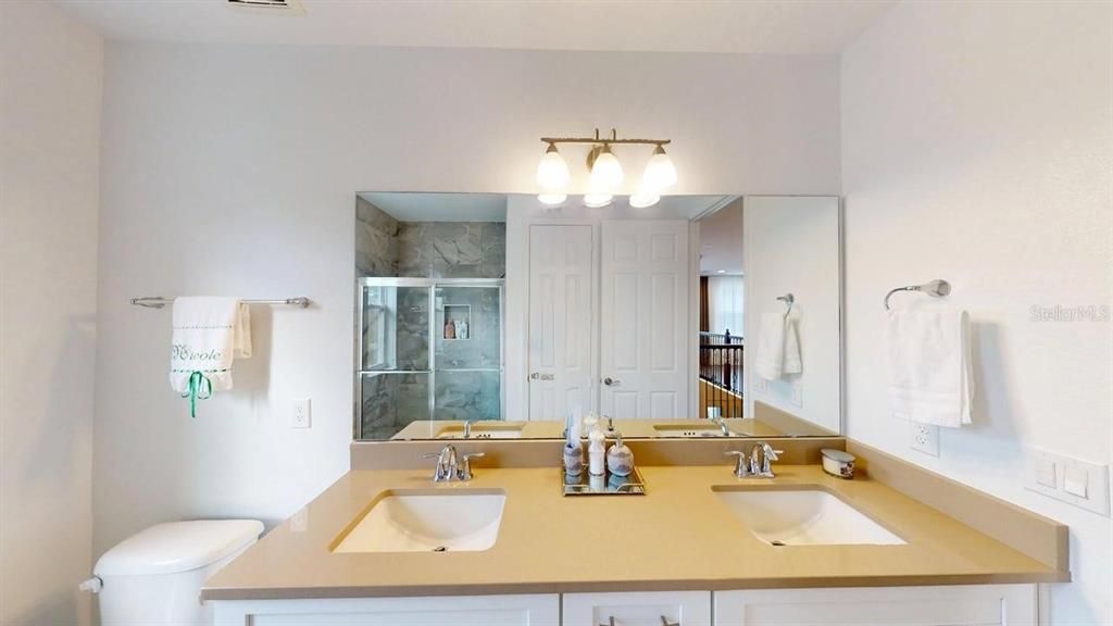 En Venta: $1,290,000 (5 camas, 5 baños, 3458 Pies cuadrados)