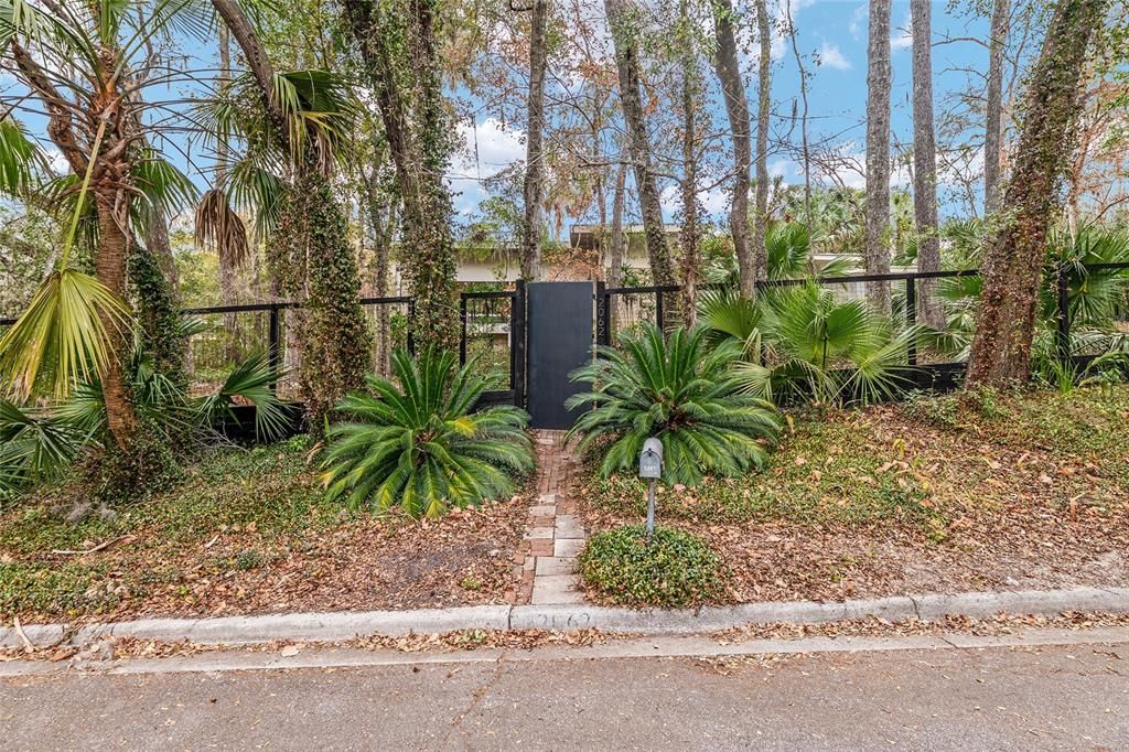 For Sale: $1,999,000 (4 beds, 3 baths, 2797 Square Feet)