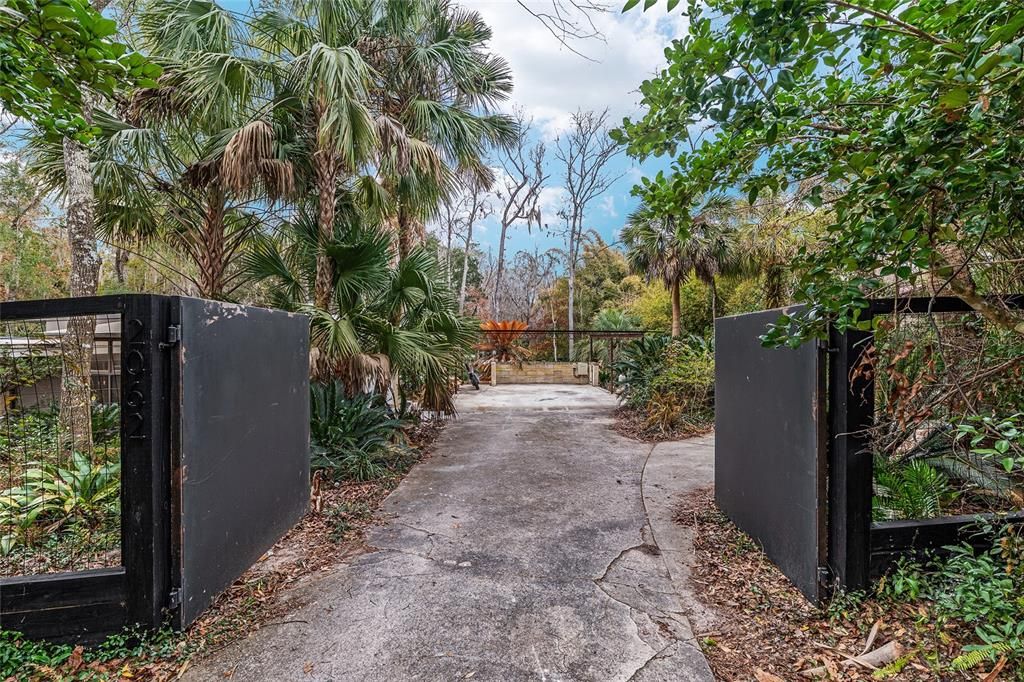 For Sale: $1,999,000 (4 beds, 3 baths, 2797 Square Feet)