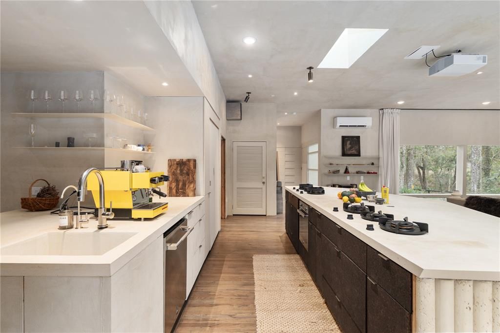 For Sale: $1,999,000 (4 beds, 3 baths, 2797 Square Feet)