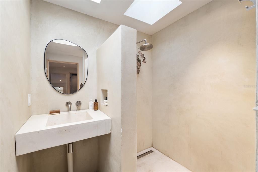 For Sale: $1,999,000 (4 beds, 3 baths, 2797 Square Feet)