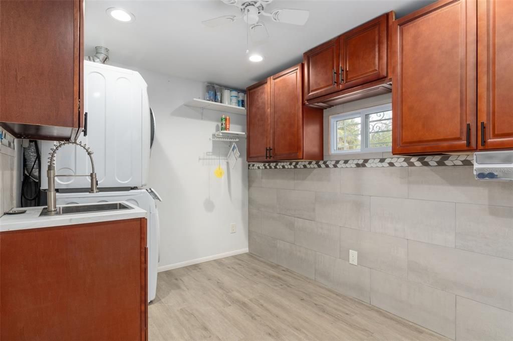 На продажу: $225,000 (3 спален, 2 ванн, 1500 Квадратных фут)