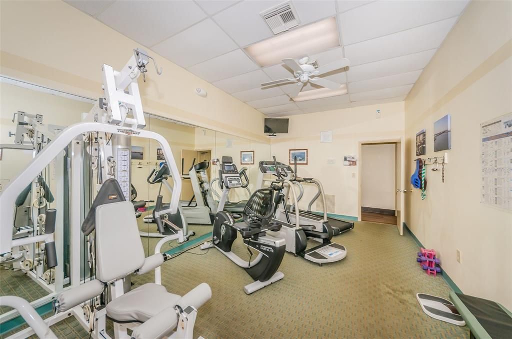 Active With Contract: $169,900 (1 beds, 1 baths, 815 Square Feet)