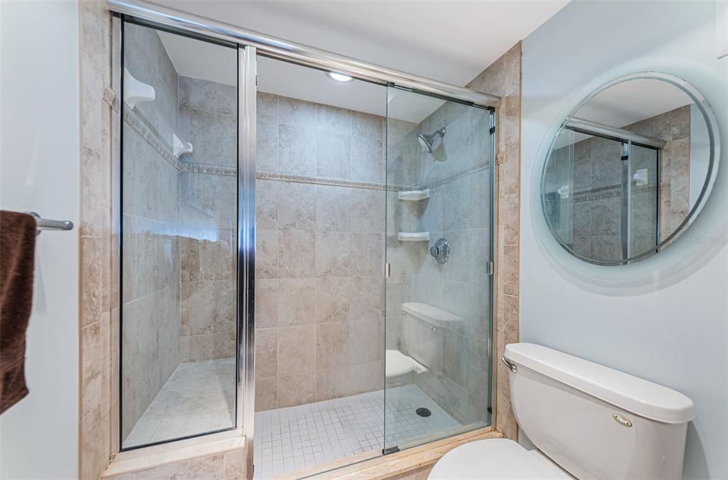 Active With Contract: $169,900 (1 beds, 1 baths, 815 Square Feet)