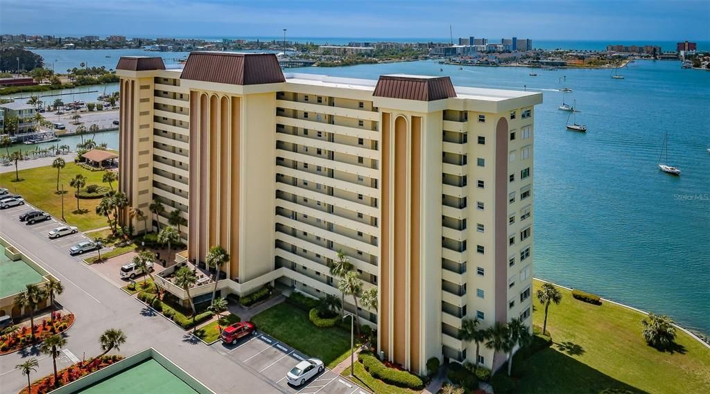 Active With Contract: $169,900 (1 beds, 1 baths, 815 Square Feet)
