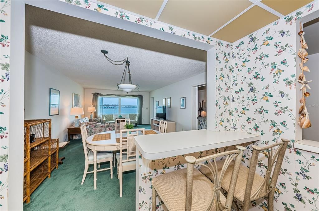 Active With Contract: $169,900 (1 beds, 1 baths, 815 Square Feet)