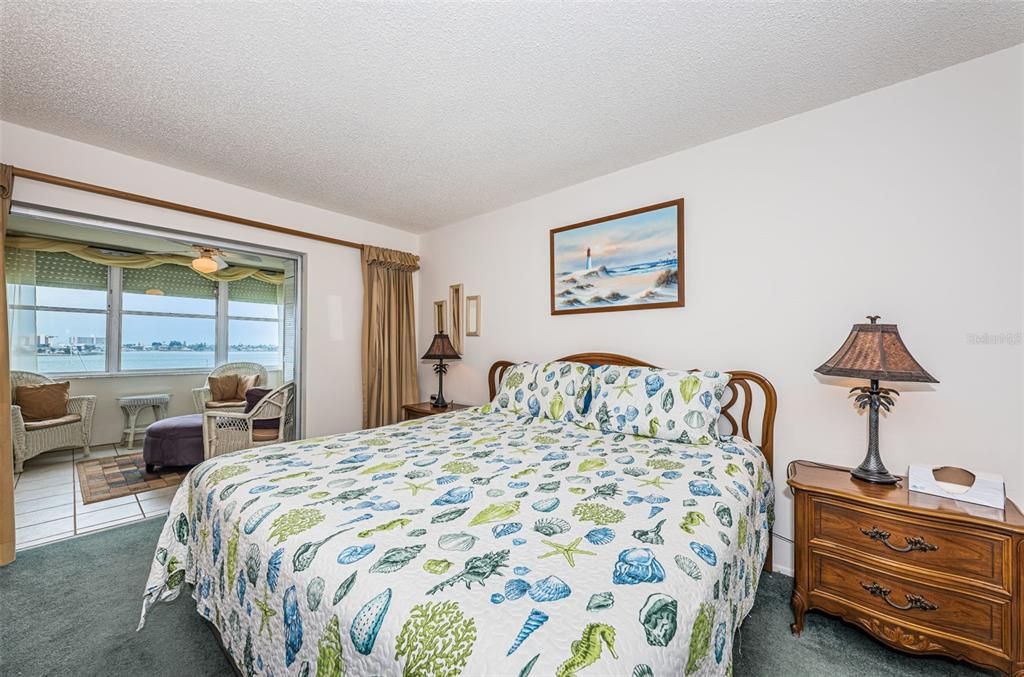 Active With Contract: $169,900 (1 beds, 1 baths, 815 Square Feet)