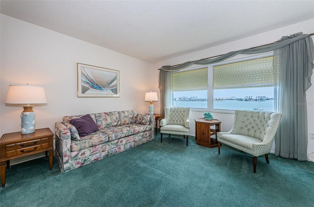 Active With Contract: $169,900 (1 beds, 1 baths, 815 Square Feet)