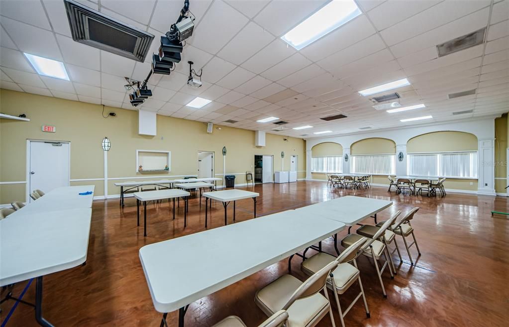 Active With Contract: $169,900 (1 beds, 1 baths, 815 Square Feet)