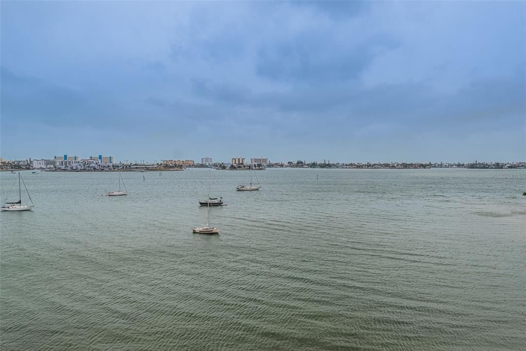 Active With Contract: $169,900 (1 beds, 1 baths, 815 Square Feet)