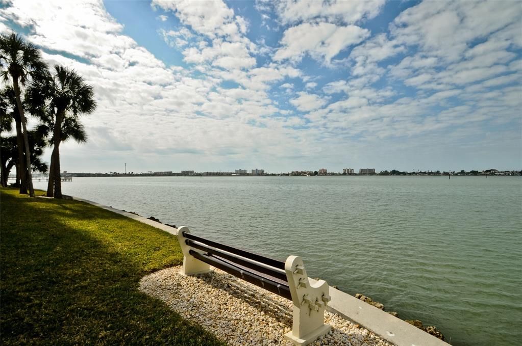 Active With Contract: $169,900 (1 beds, 1 baths, 815 Square Feet)