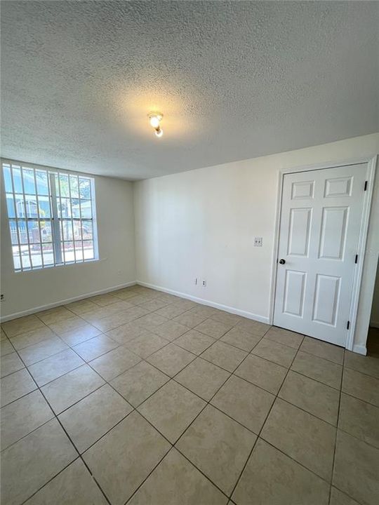 For Rent: $900 (1 beds, 1 baths, 500 Square Feet)