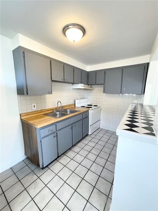 For Rent: $900 (1 beds, 1 baths, 500 Square Feet)