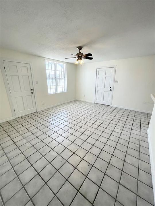For Rent: $900 (1 beds, 1 baths, 500 Square Feet)