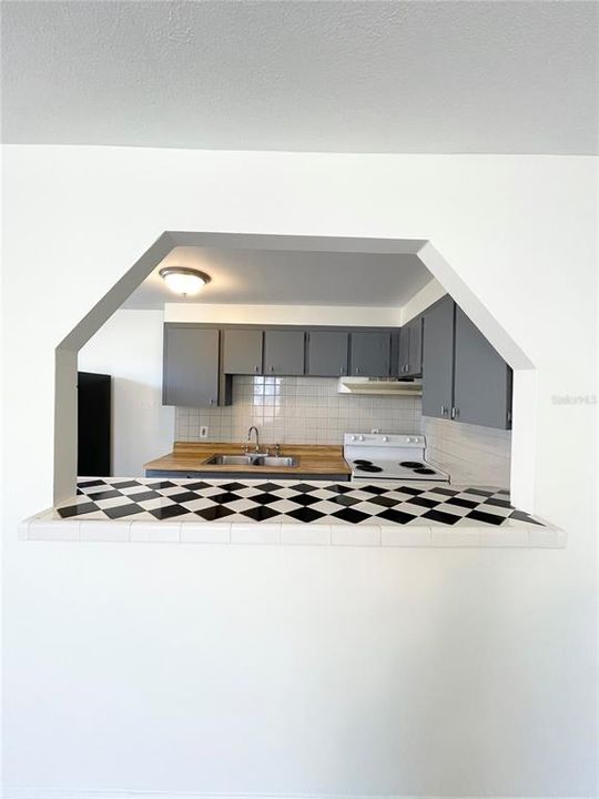 For Rent: $900 (1 beds, 1 baths, 500 Square Feet)