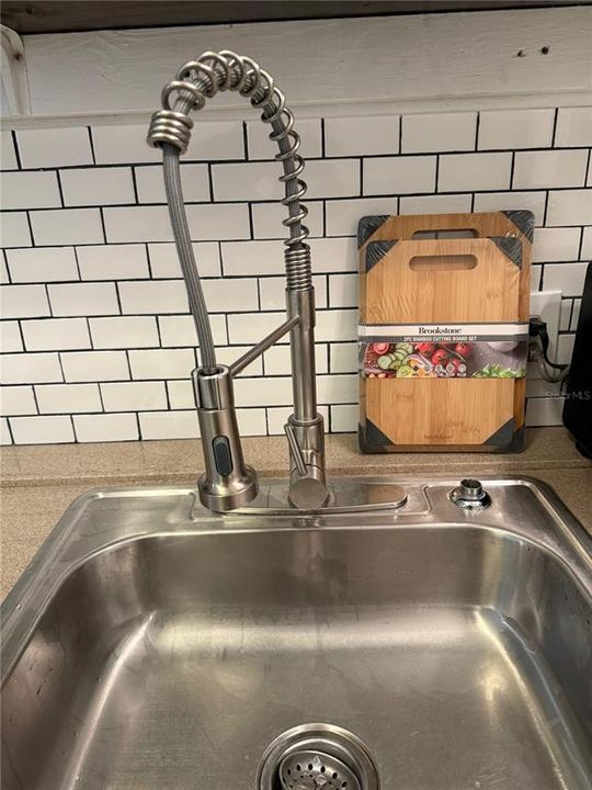 待售: $550,000 (3 贝兹, 0 浴室, 1816 平方英尺)