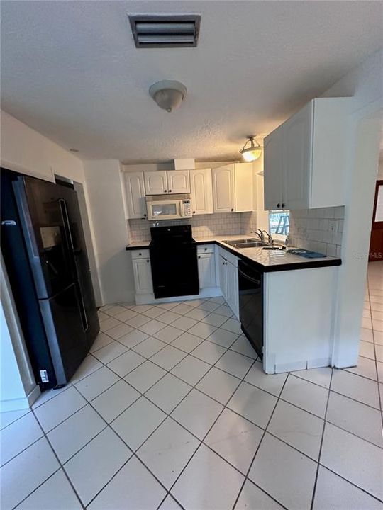 待售: $550,000 (3 贝兹, 0 浴室, 1816 平方英尺)