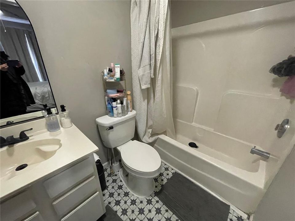 На продажу: $114,900 (2 спален, 2 ванн, 800 Квадратных фут)