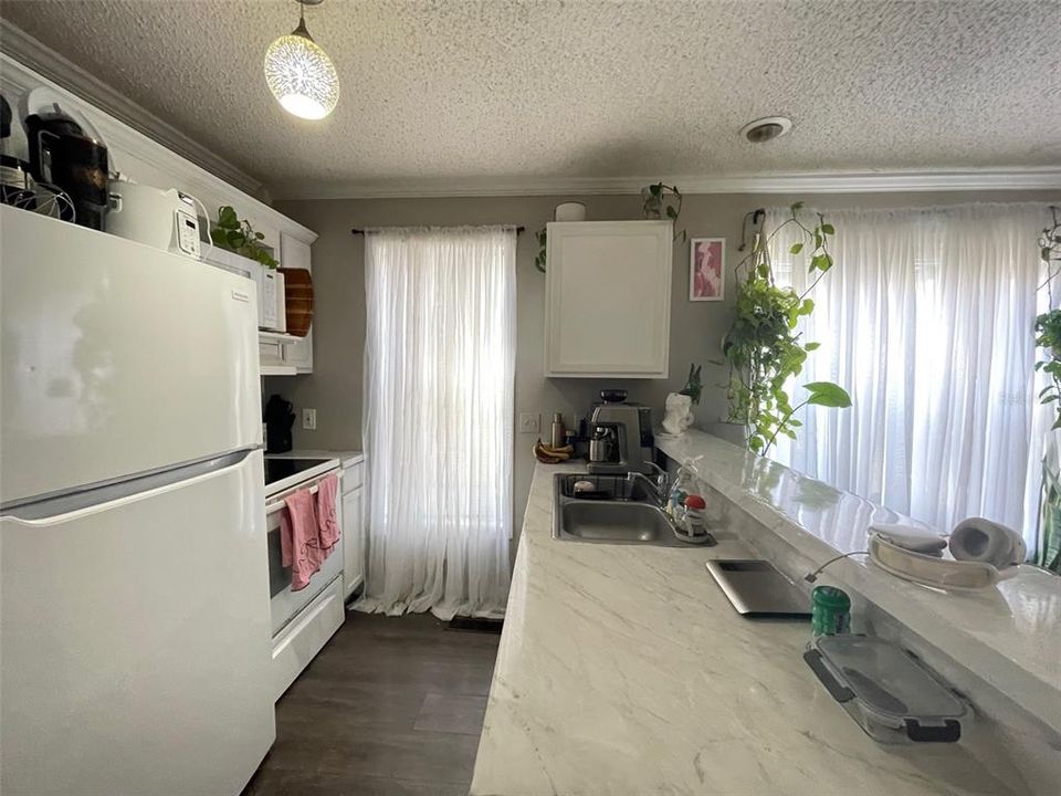 На продажу: $114,900 (2 спален, 2 ванн, 800 Квадратных фут)