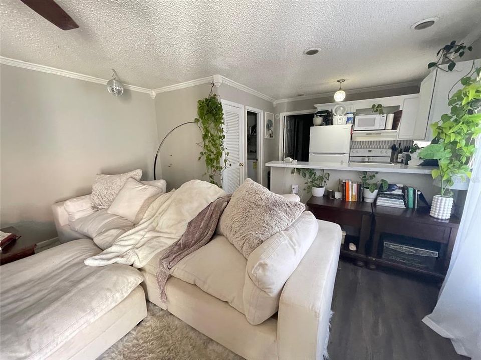 На продажу: $114,900 (2 спален, 2 ванн, 800 Квадратных фут)