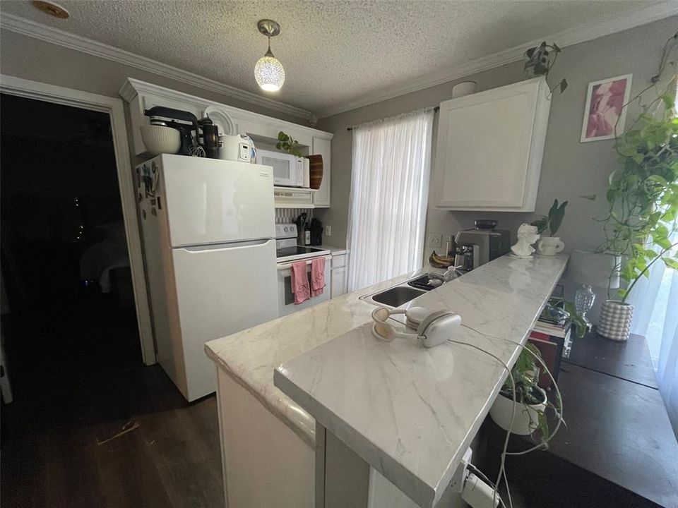 На продажу: $114,900 (2 спален, 2 ванн, 800 Квадратных фут)