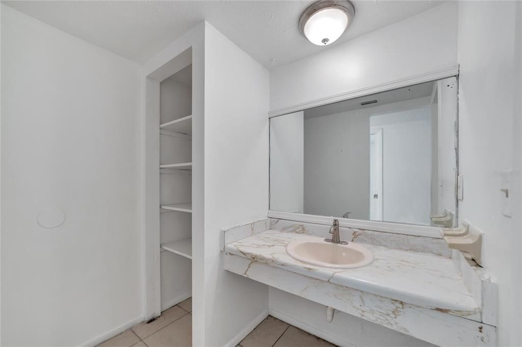 Activo con contrato: $599,000 (8 camas, 0 baños, 1576 Pies cuadrados)