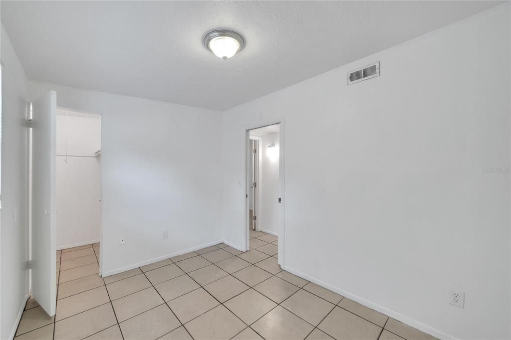 Activo con contrato: $599,000 (8 camas, 0 baños, 1576 Pies cuadrados)